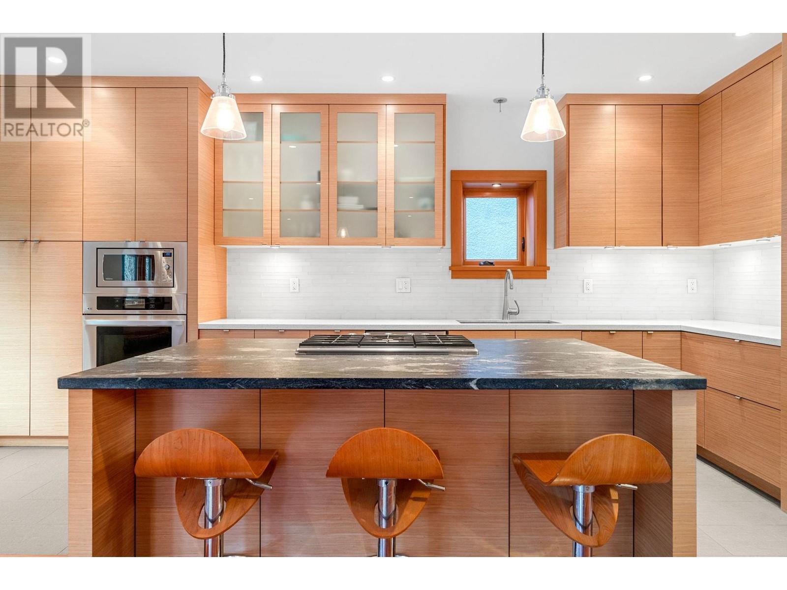 Listing Picture 4 of 40 : 2912 YALE STREET, Vancouver / 溫哥華 - 魯藝地產 Yvonne Lu Group - MLS Medallion Club Member