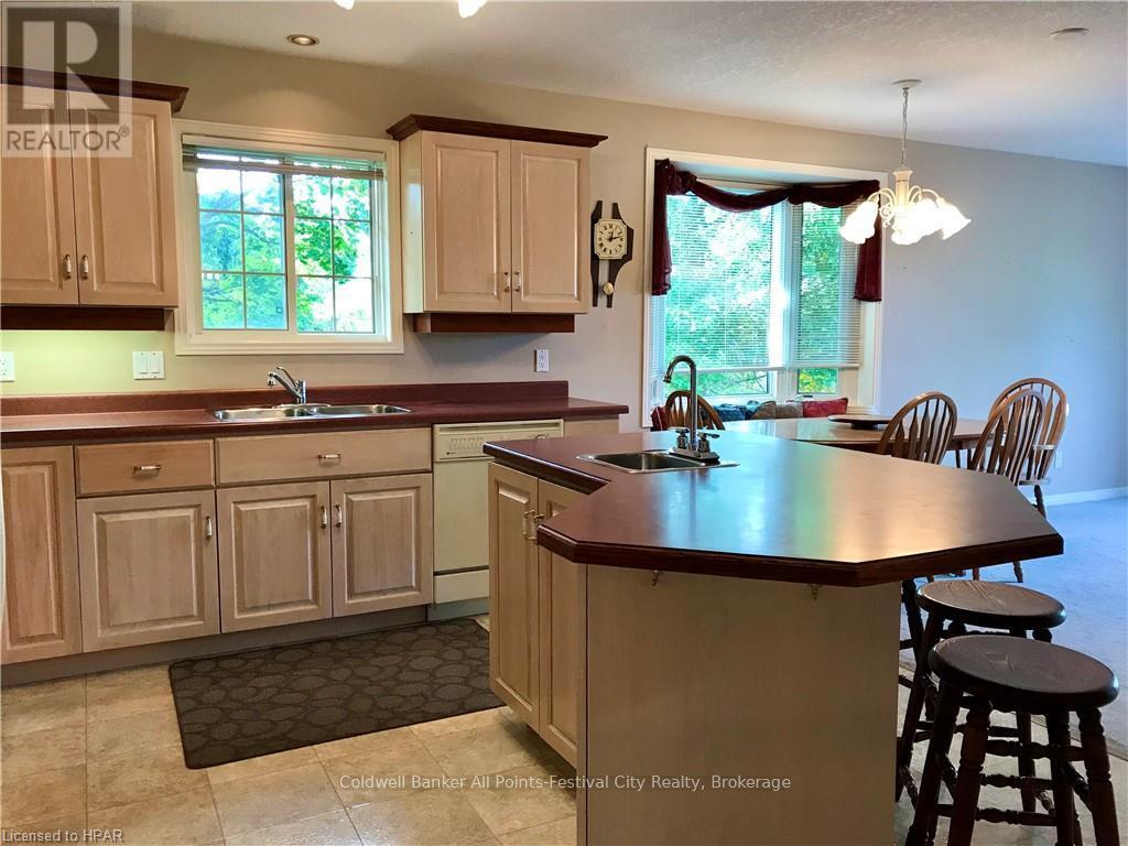 138 Athlone Crescent, Stratford, Ontario  N4Z 1H9 - Photo 4 - X12023755