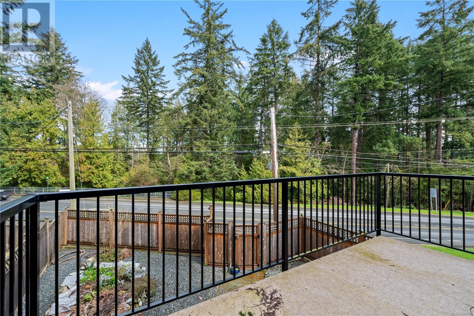 Property at 671 Bowen Rd image 2