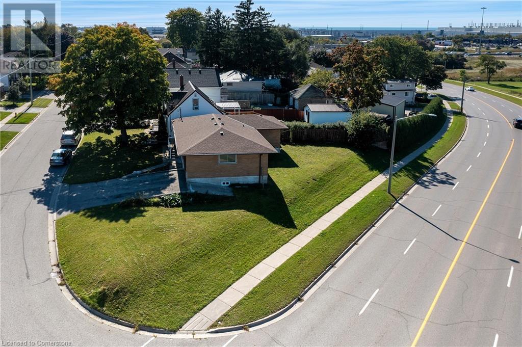 Property at 532 MONTRAVE Avenue image 4