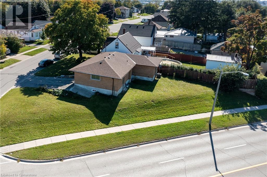 Property at 532 MONTRAVE Avenue image 5