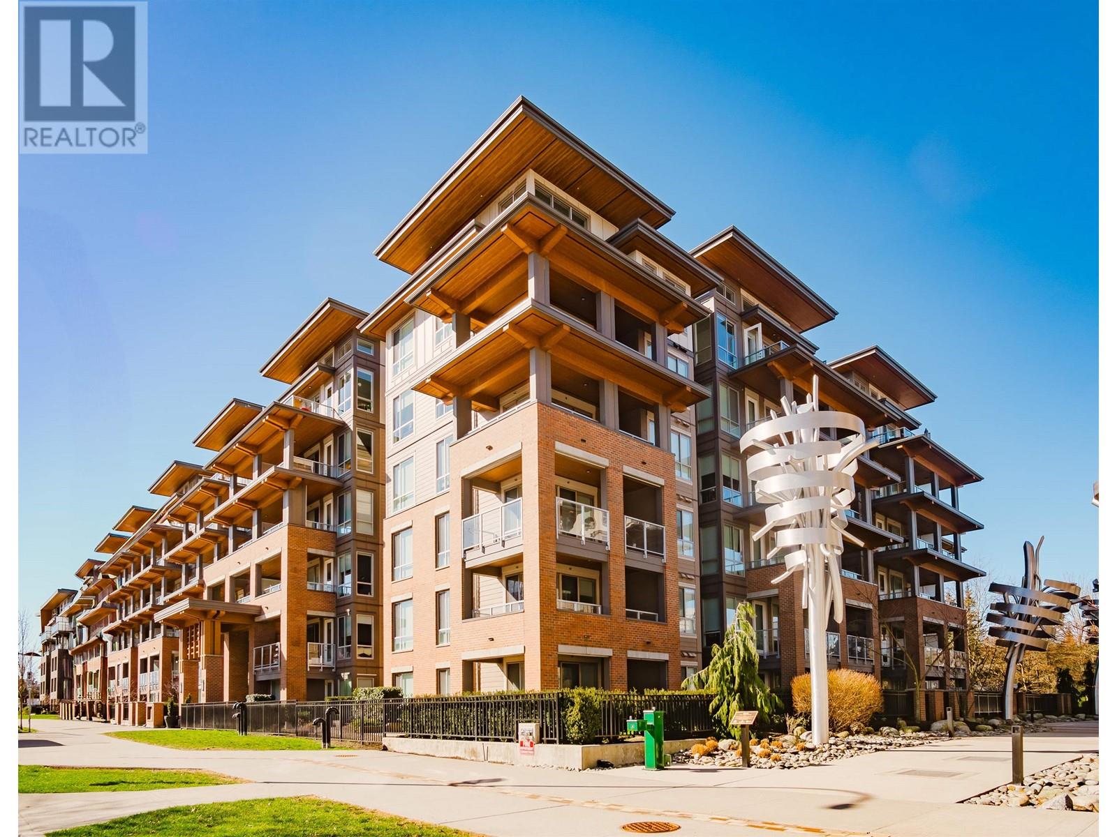 320 7133 14th Avenue, Burnaby, British Columbia  V3N 0H5 - Photo 2 - R2978257