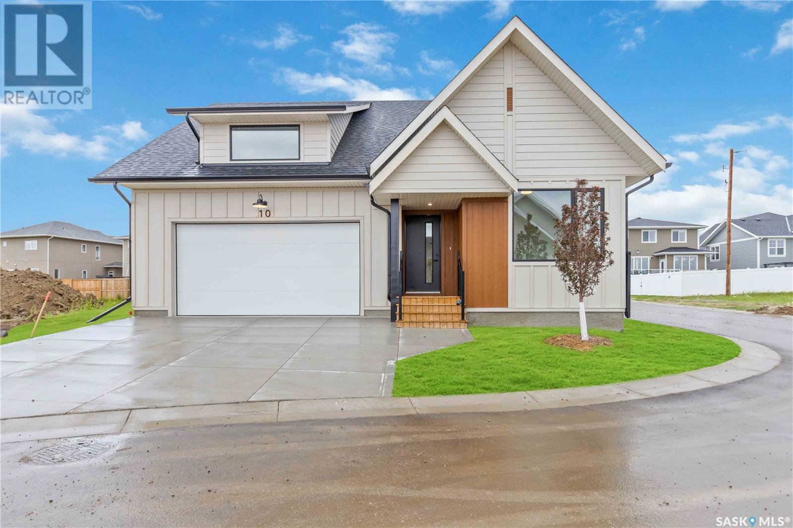 Property at 11 105 Hathway CRESCENT image 1