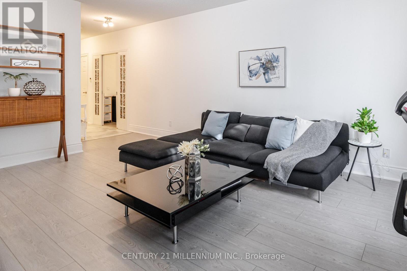 118 - 5233 Dundas Street W, Toronto, Ontario  M9B 6M1 - Photo 1 - W12023675