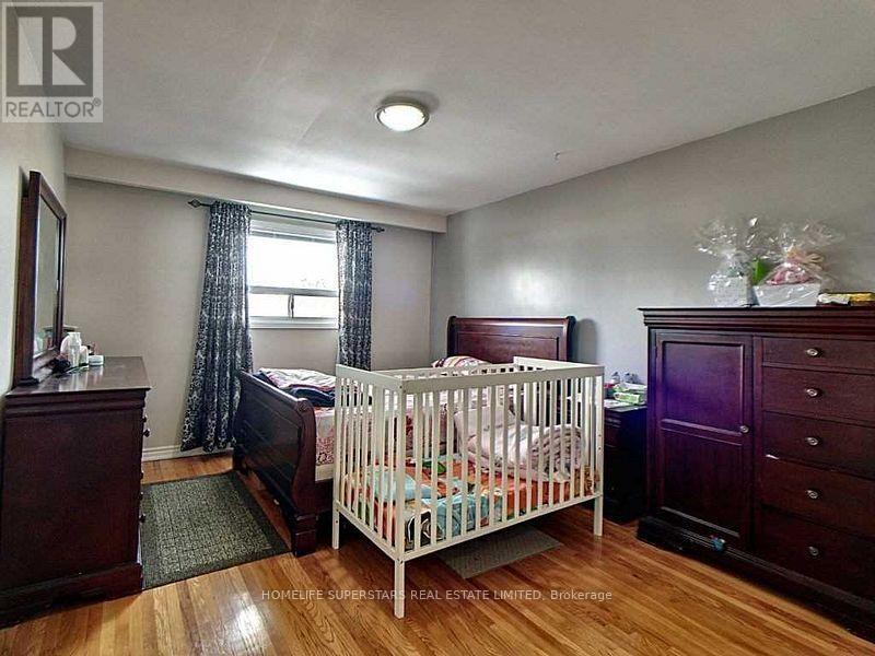 28 Bramhall Court, Brampton (Madoc), Ontario  L6V 3L2 - Photo 15 - W12023682
