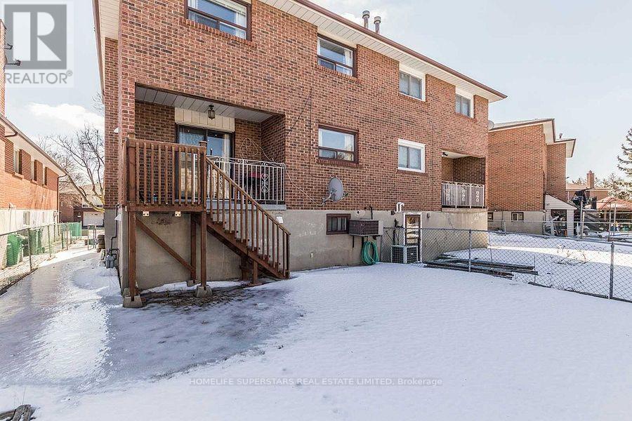28 Bramhall Court, Brampton (Madoc), Ontario  L6V 3L2 - Photo 23 - W12023682