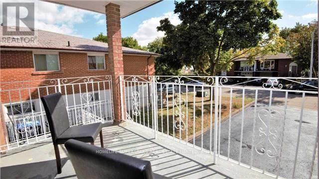Property at 28 BRAMHALL COURT image 4