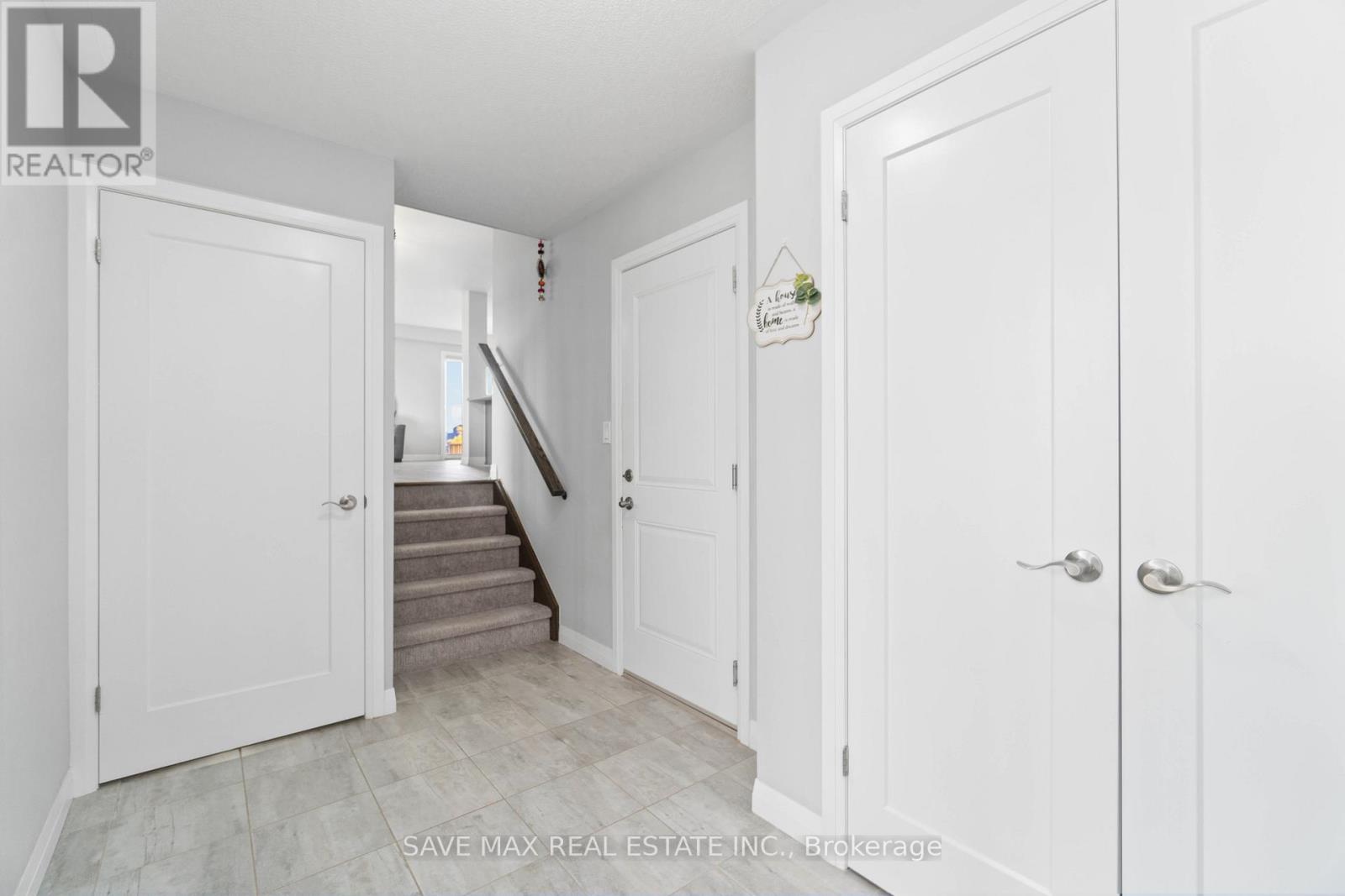 126 Laguna Village Crescent, Hamilton (Hannon), Ontario  L0R 1P0 - Photo 5 - X12023686