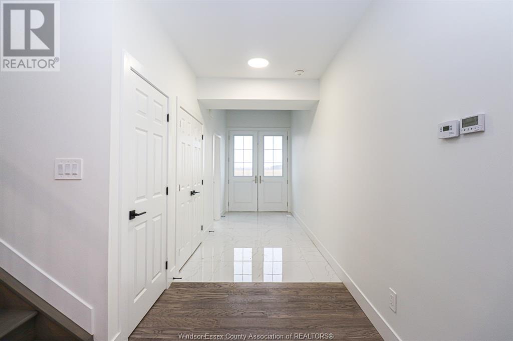 Property at 2588 MAYFAIR image 3