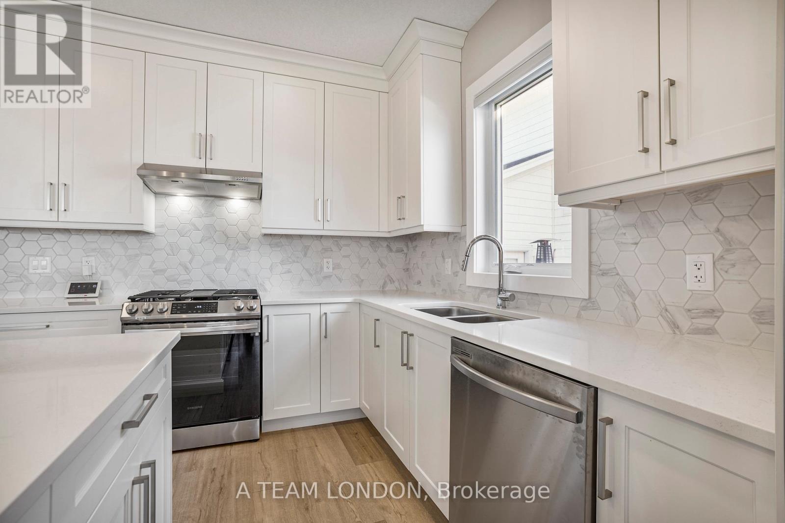 421 Breakwater Boulevard, Central Elgin, Ontario  N5L 1C5 - Photo 6 - X12023818