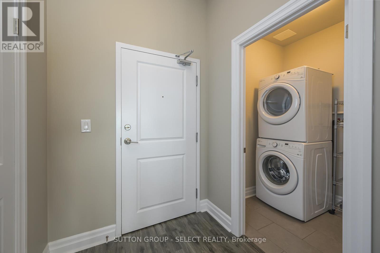 Property at 1110 - 240 VILLAGEWALK BOULEVARD image 4