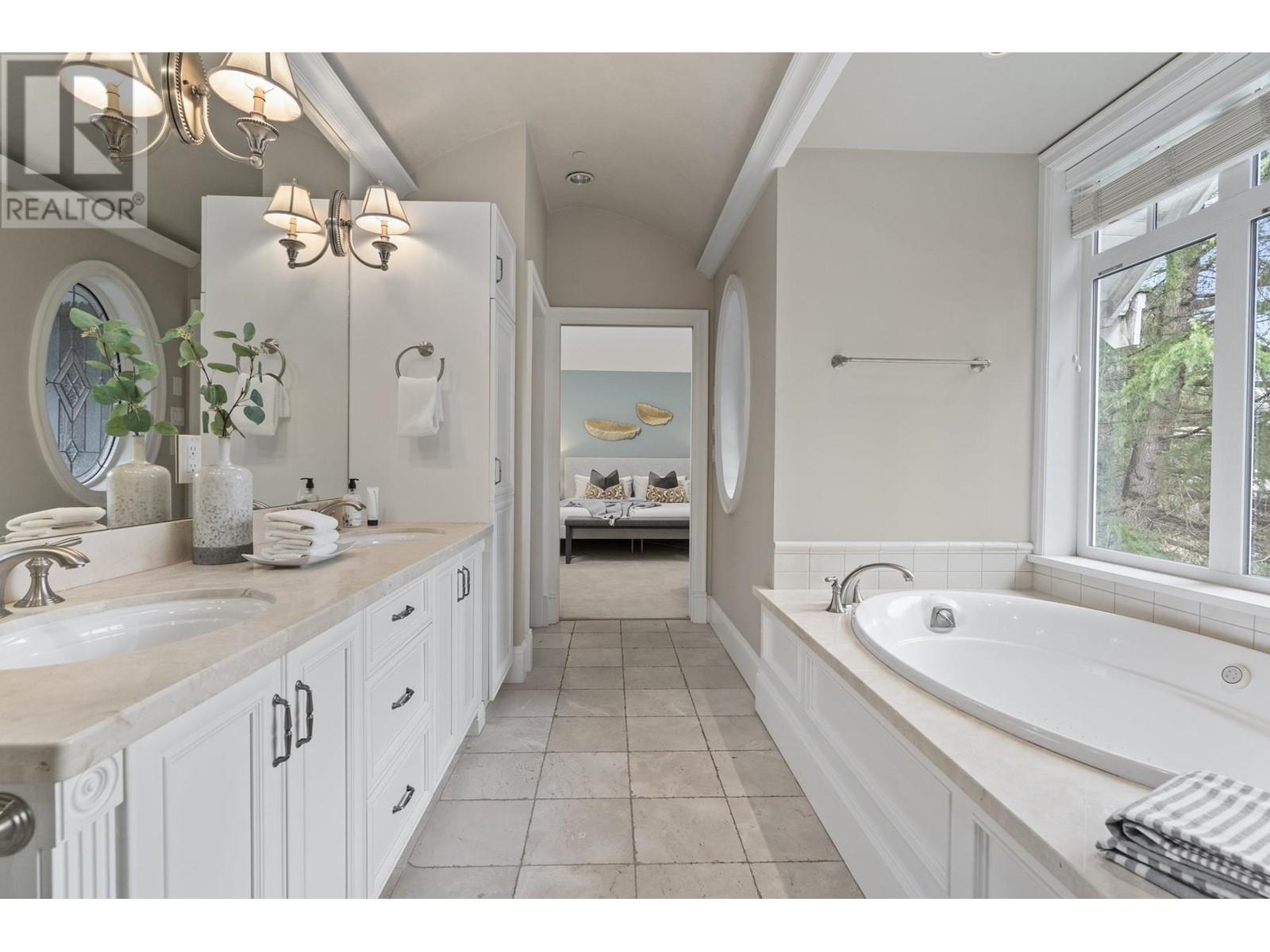 Listing Picture 22 of 40 : 2055 W 53RD AVENUE, Vancouver / 溫哥華 - 魯藝地產 Yvonne Lu Group - MLS Medallion Club Member