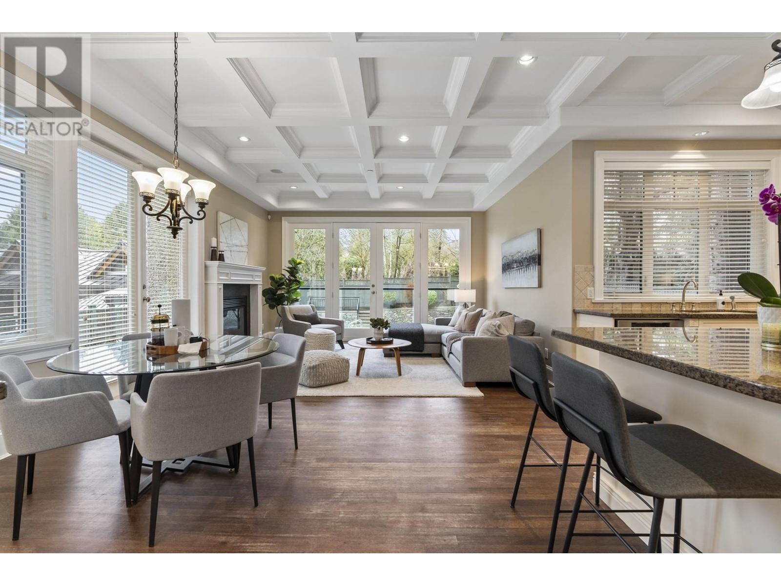 Listing Picture 2 of 40 : 2055 W 53RD AVENUE, Vancouver / 溫哥華 - 魯藝地產 Yvonne Lu Group - MLS Medallion Club Member