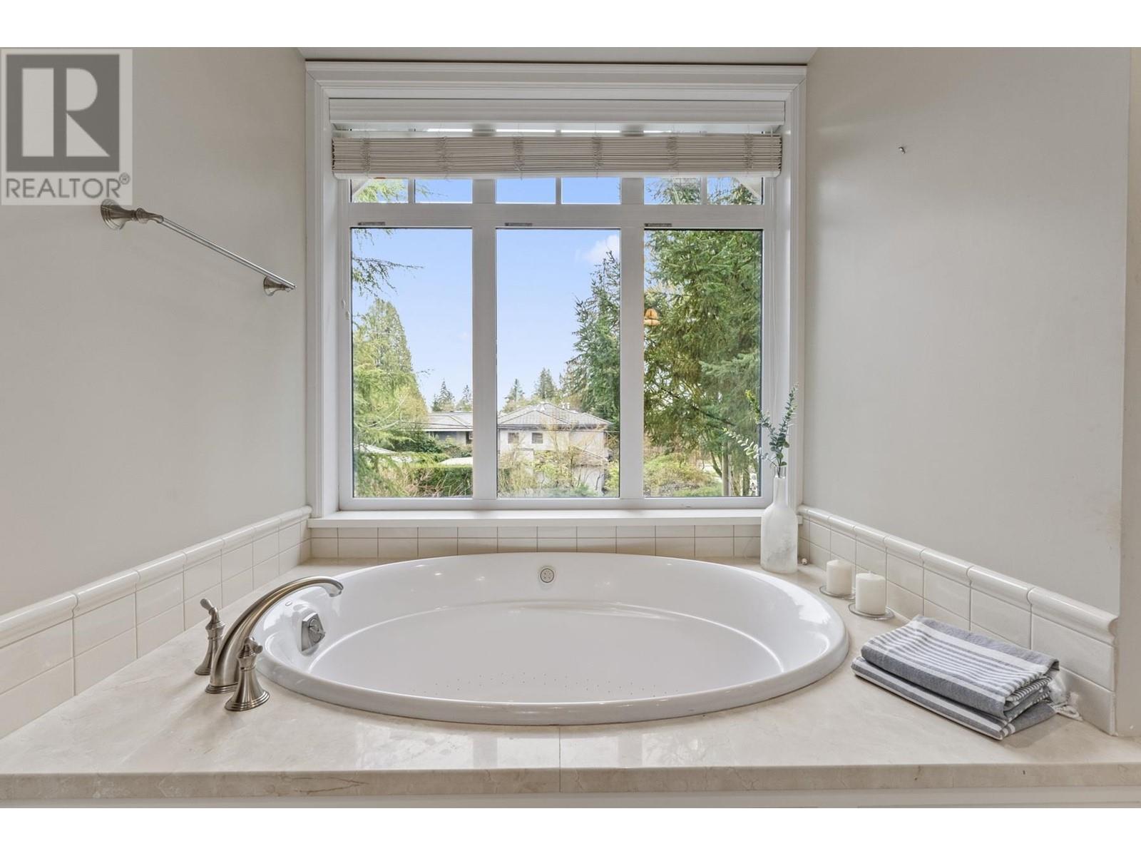 Listing Picture 23 of 40 : 2055 W 53RD AVENUE, Vancouver / 溫哥華 - 魯藝地產 Yvonne Lu Group - MLS Medallion Club Member