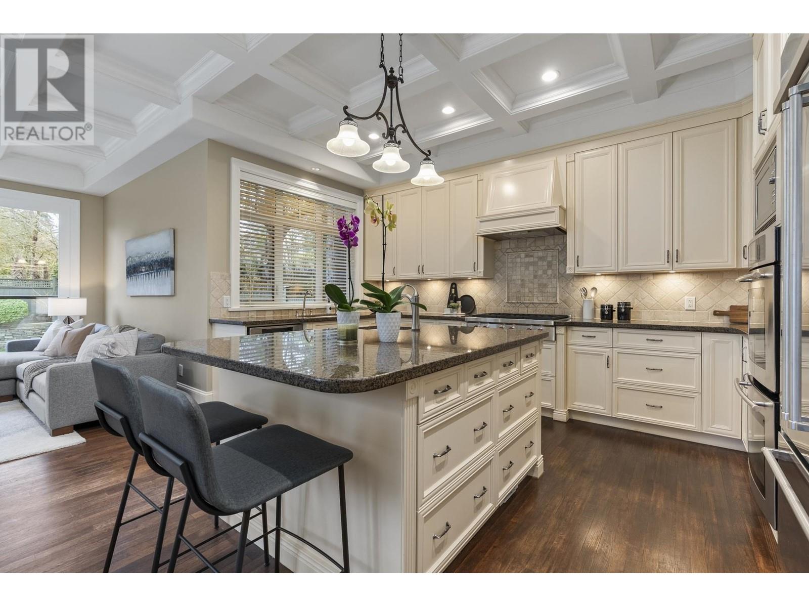 Listing Picture 4 of 40 : 2055 W 53RD AVENUE, Vancouver / 溫哥華 - 魯藝地產 Yvonne Lu Group - MLS Medallion Club Member