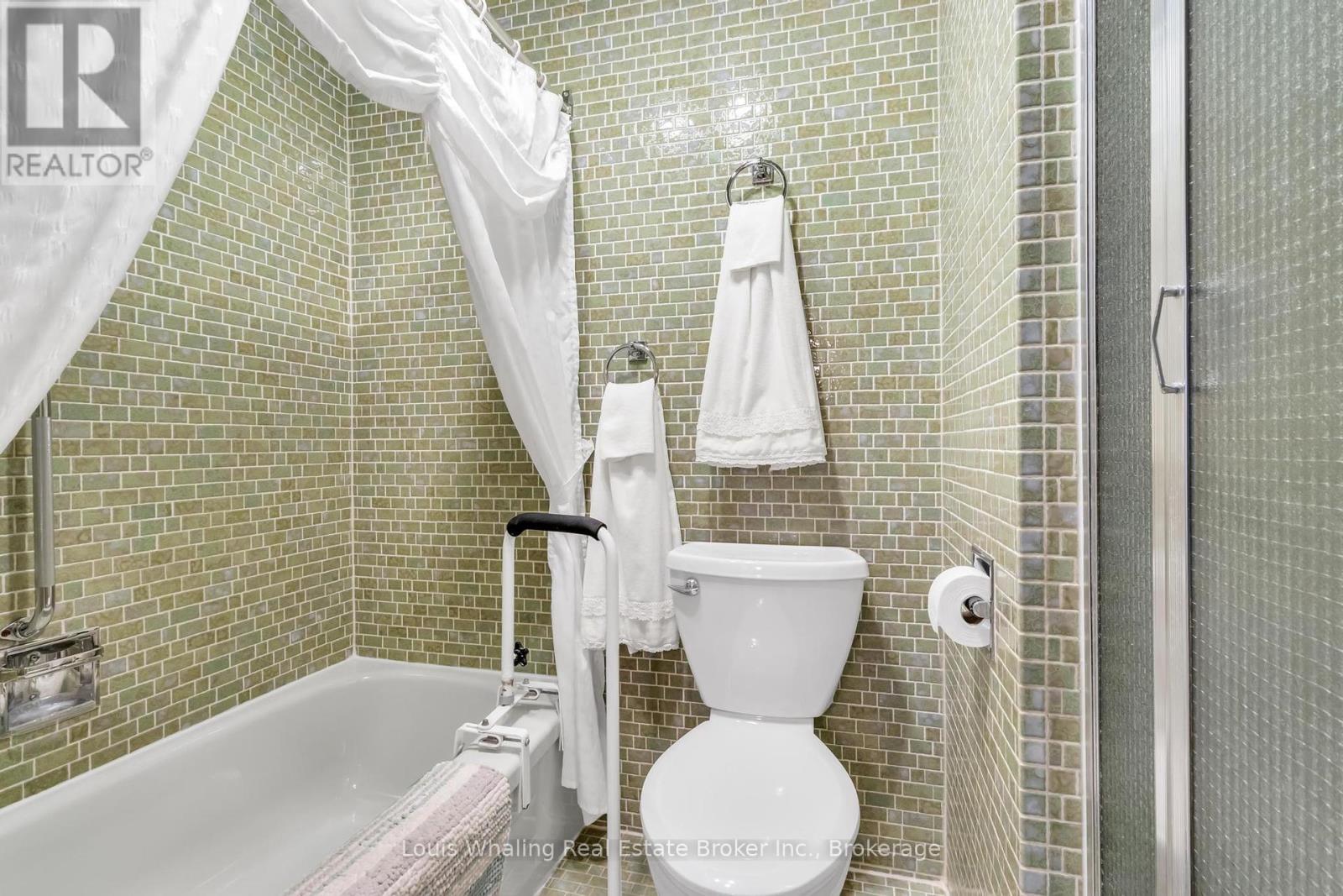 241 4th Avenue, Hanover, Ontario  N4N 2B6 - Photo 14 - X12023807