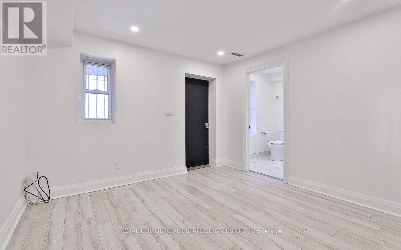 Property at 995 BLOOR STREET W image 5