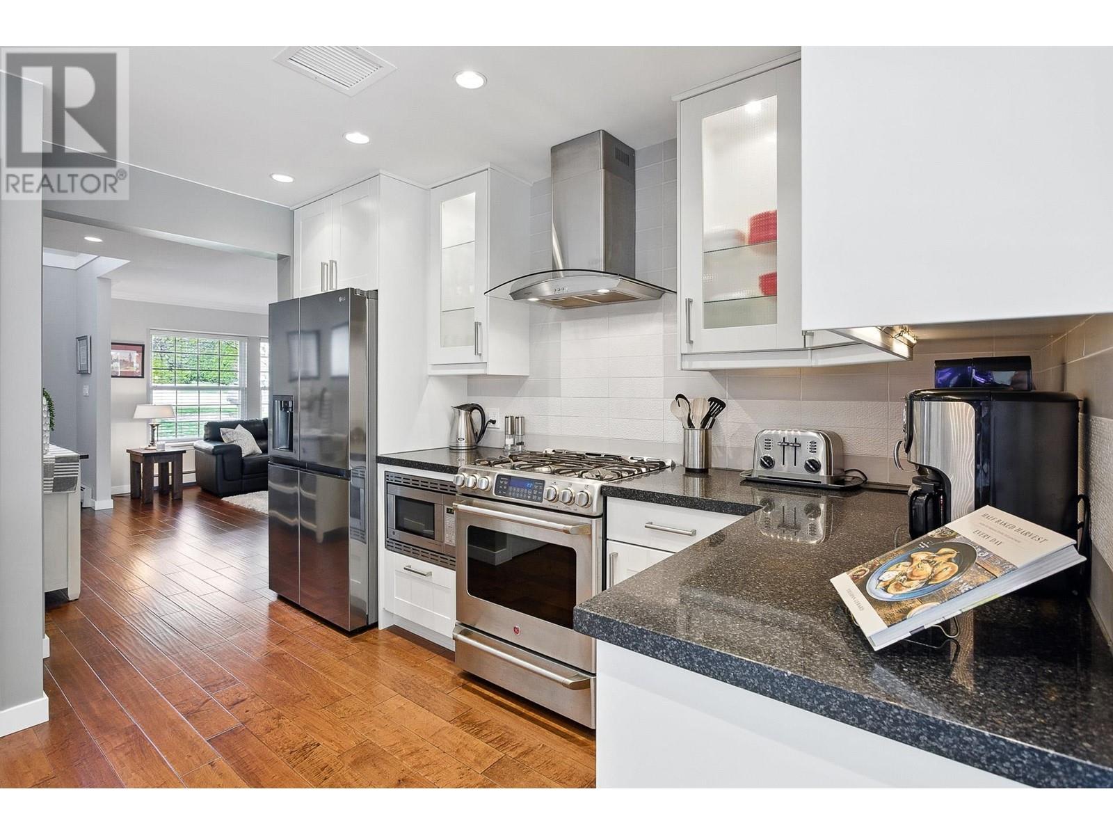 1116 Cartier Avenue, Coquitlam, British Columbia  V3K 2B9 - Photo 9 - R2977552