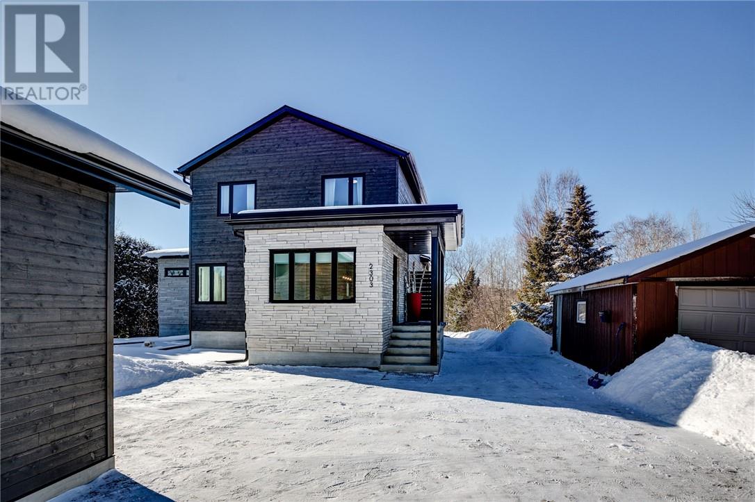 2303 Treeview Road, Sudbury, Ontario  P3E 5C7 - Photo 2 - 2120589