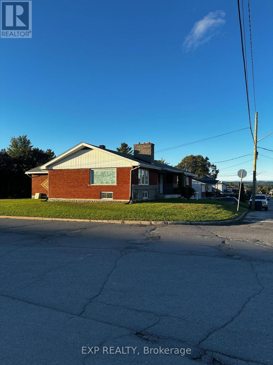 540 Champlain Street, Hawkesbury, Ontario  K6A 2C4 - Photo 2 - X12023976