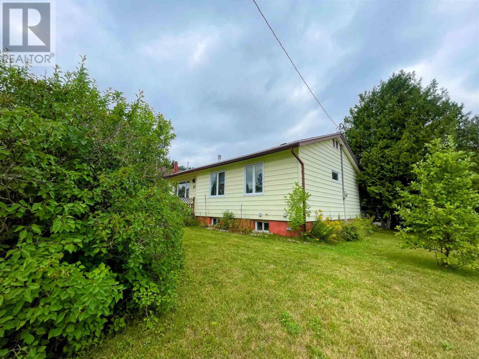 23 Partridge Ave, Manitouwadge, Ontario  P0T 2C0 - Photo 31 - TB250462