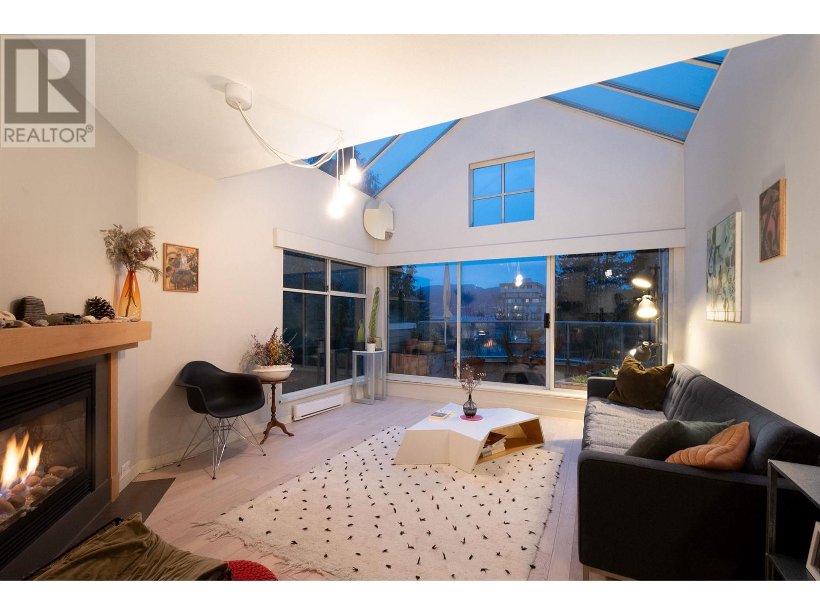 403 2250 W 3rd Avenue, Vancouver, British Columbia  V6K 1L4 - Photo 2 - R2978489