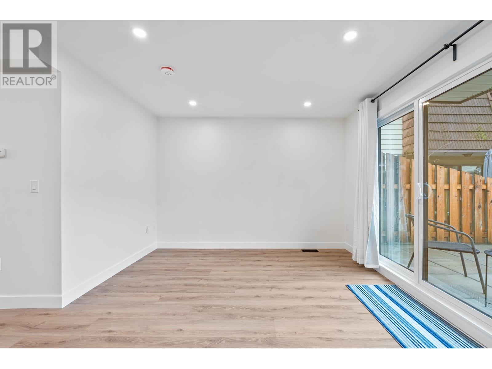 Listing Picture 23 of 25 : 7423 13TH AVENUE, Burnaby / 本拿比 - 魯藝地產 Yvonne Lu Group - MLS Medallion Club Member