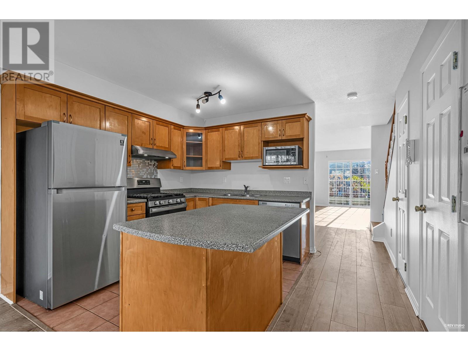 1 910 W 16th Street, North Vancouver, British Columbia  V7P 1R3 - Photo 11 - R2978503