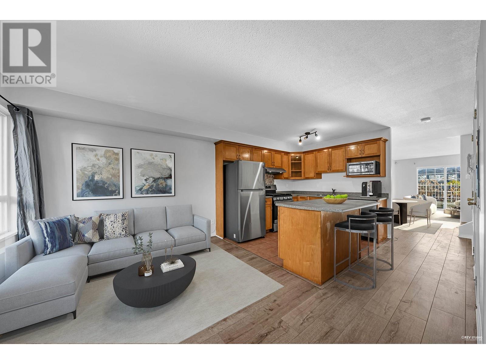1 910 W 16th Street, North Vancouver, British Columbia  V7P 1R3 - Photo 2 - R2978503