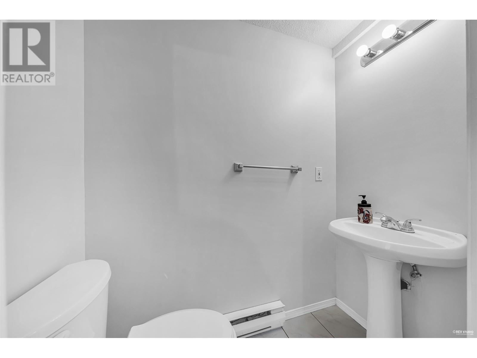 1 910 W 16th Street, North Vancouver, British Columbia  V7P 1R3 - Photo 23 - R2978503