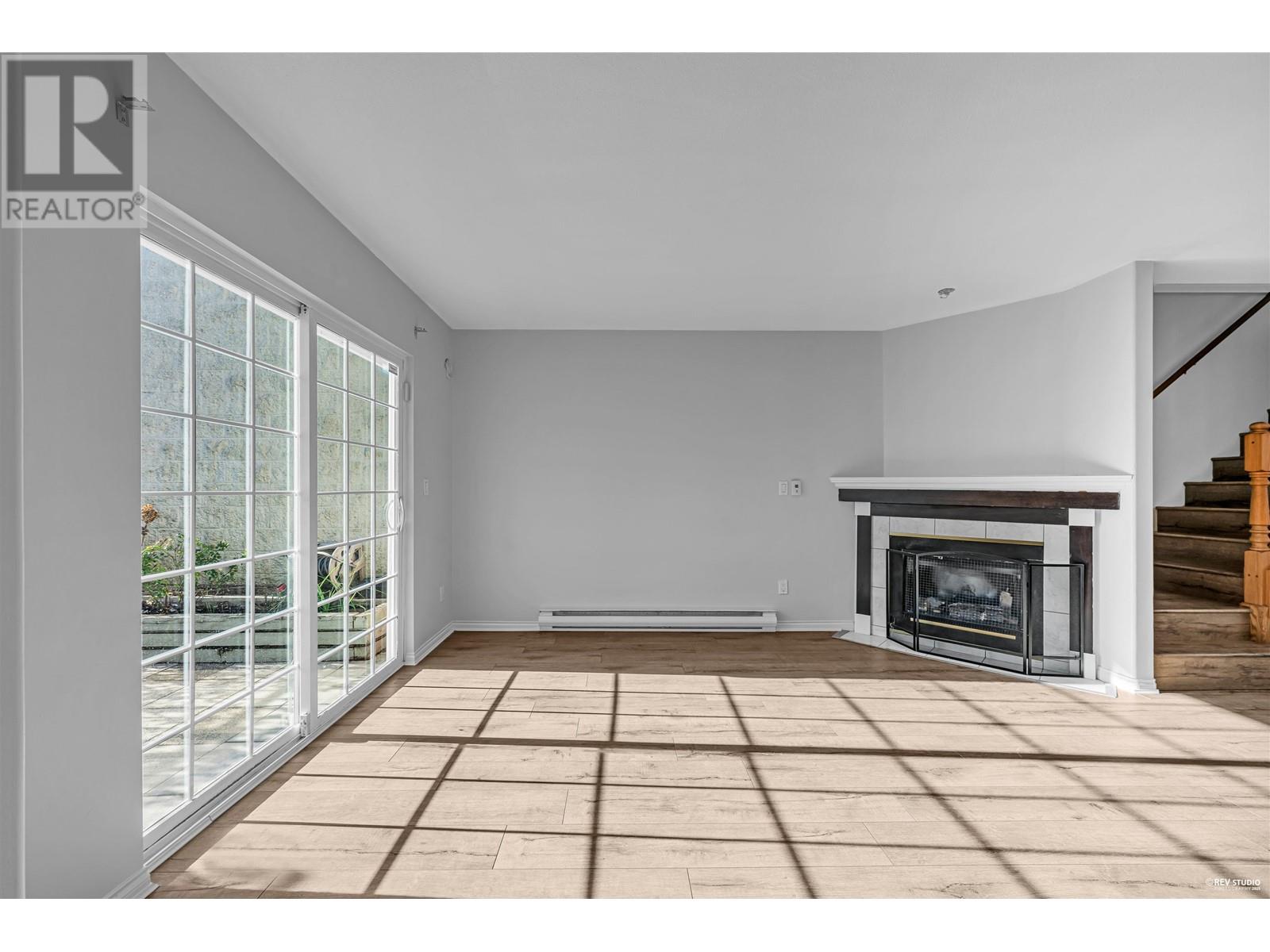 1 910 W 16th Street, North Vancouver, British Columbia  V7P 1R3 - Photo 6 - R2978503