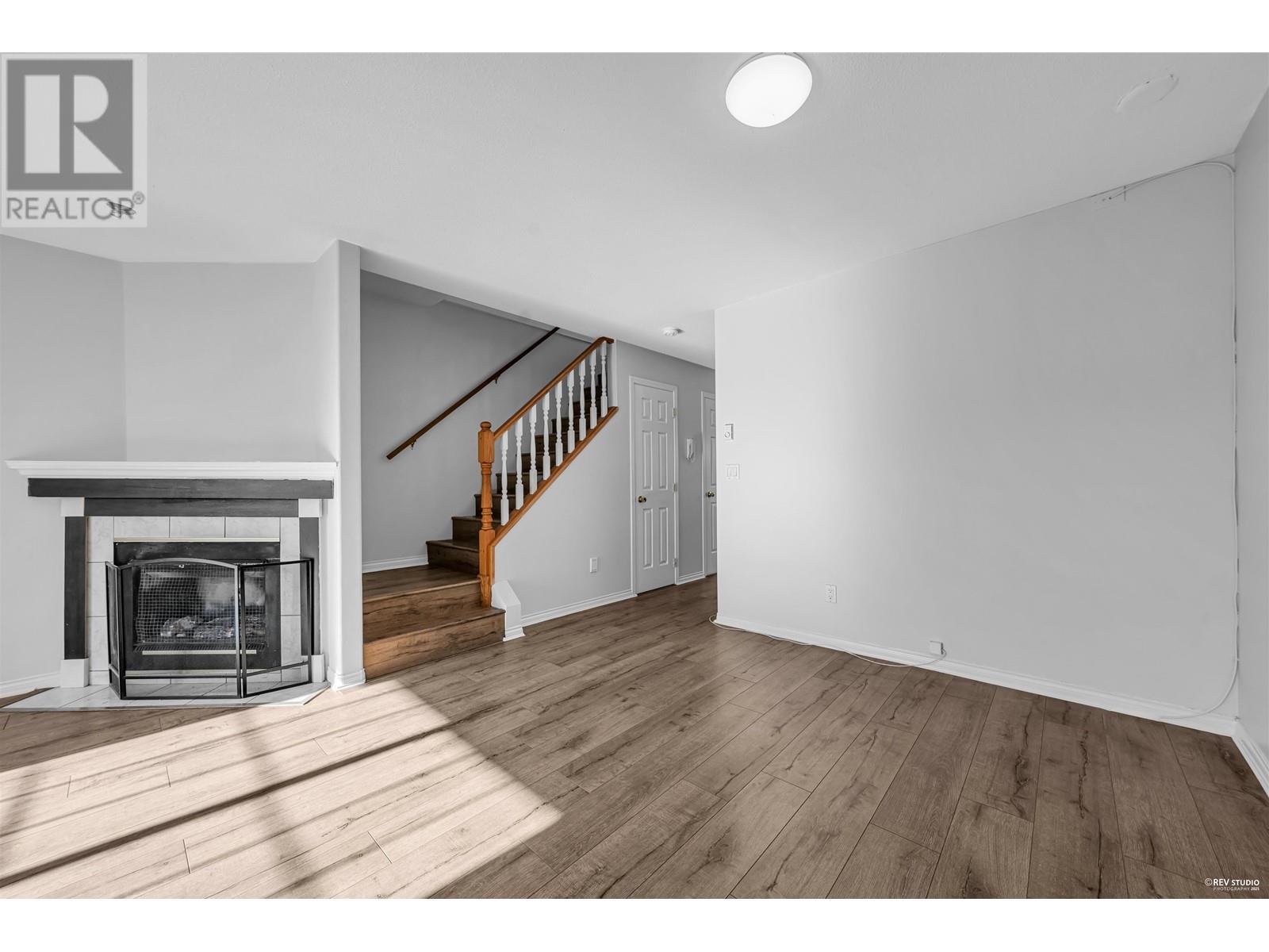 1 910 W 16th Street, North Vancouver, British Columbia  V7P 1R3 - Photo 7 - R2978503