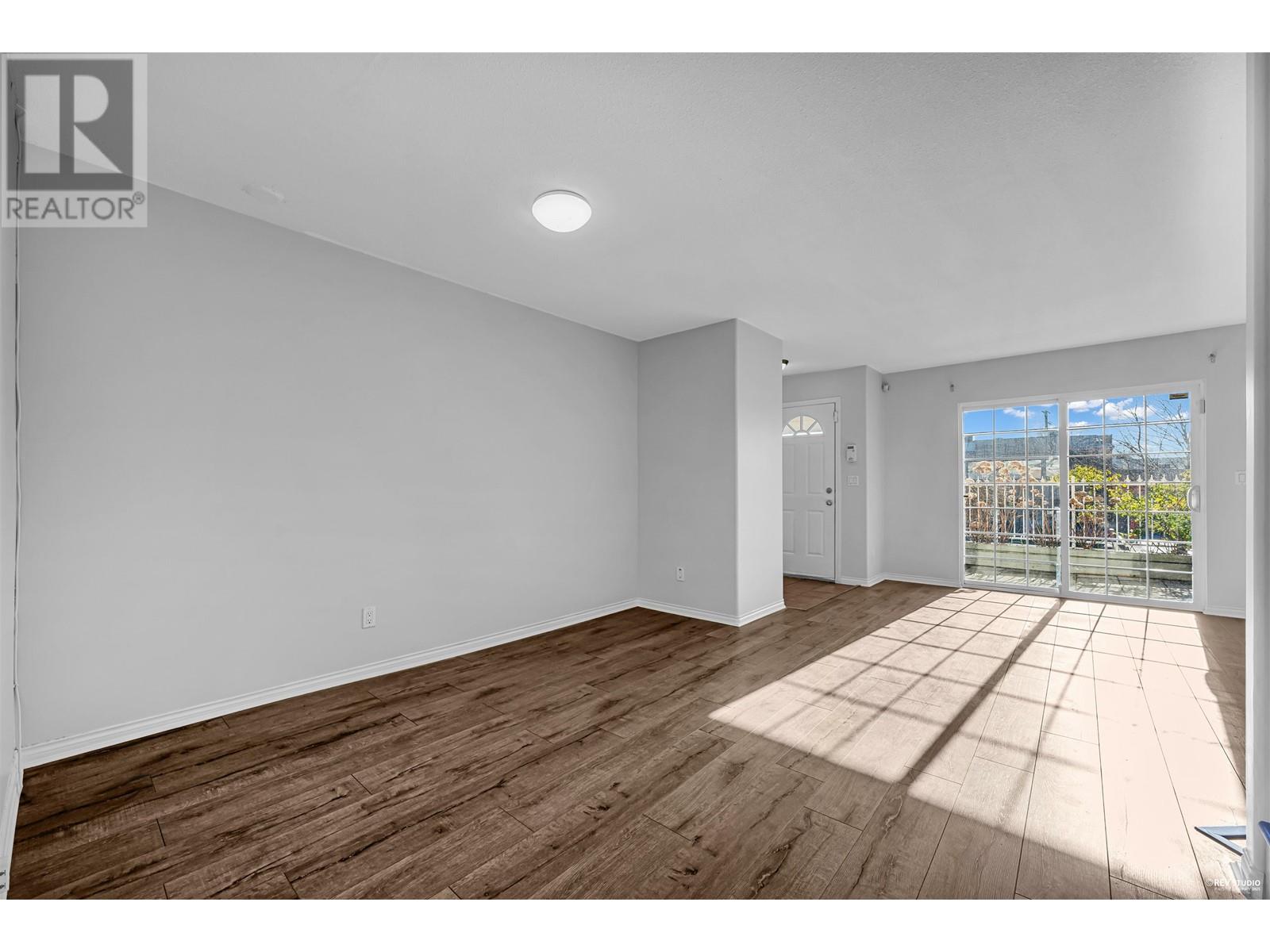 1 910 W 16th Street, North Vancouver, British Columbia  V7P 1R3 - Photo 8 - R2978503