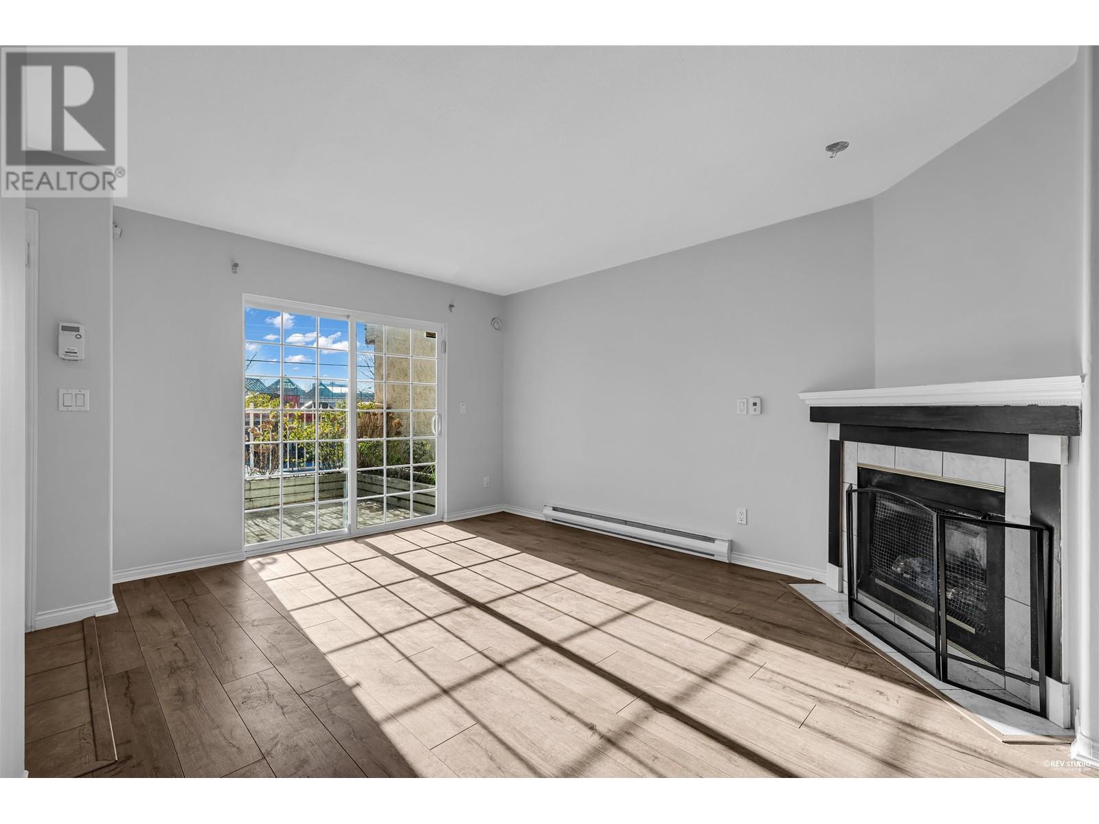 1 910 W 16th Street, North Vancouver, British Columbia  V7P 1R3 - Photo 9 - R2978503