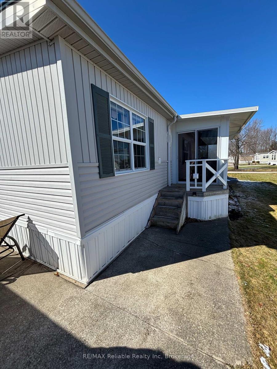 142 Sandbagger Crescent, Central Huron, Ontario  N0M 1G0 - Photo 6 - X12023985
