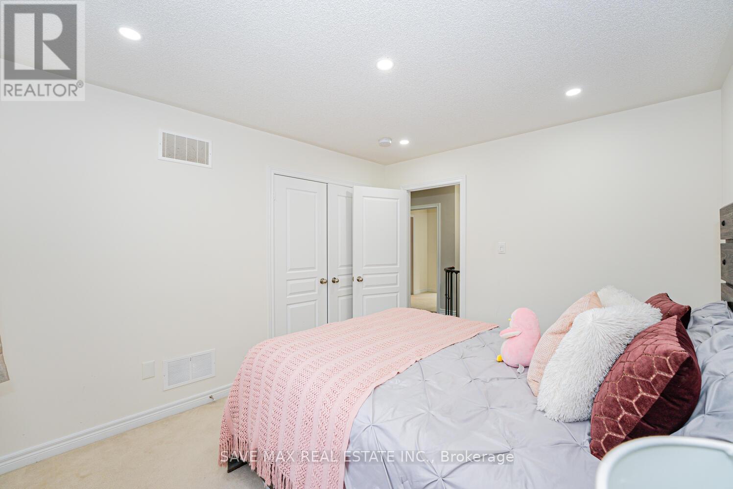 32 Yellow Sorrel Road, Brampton, Ontario  L6R 0B6 - Photo 25 - W12023251