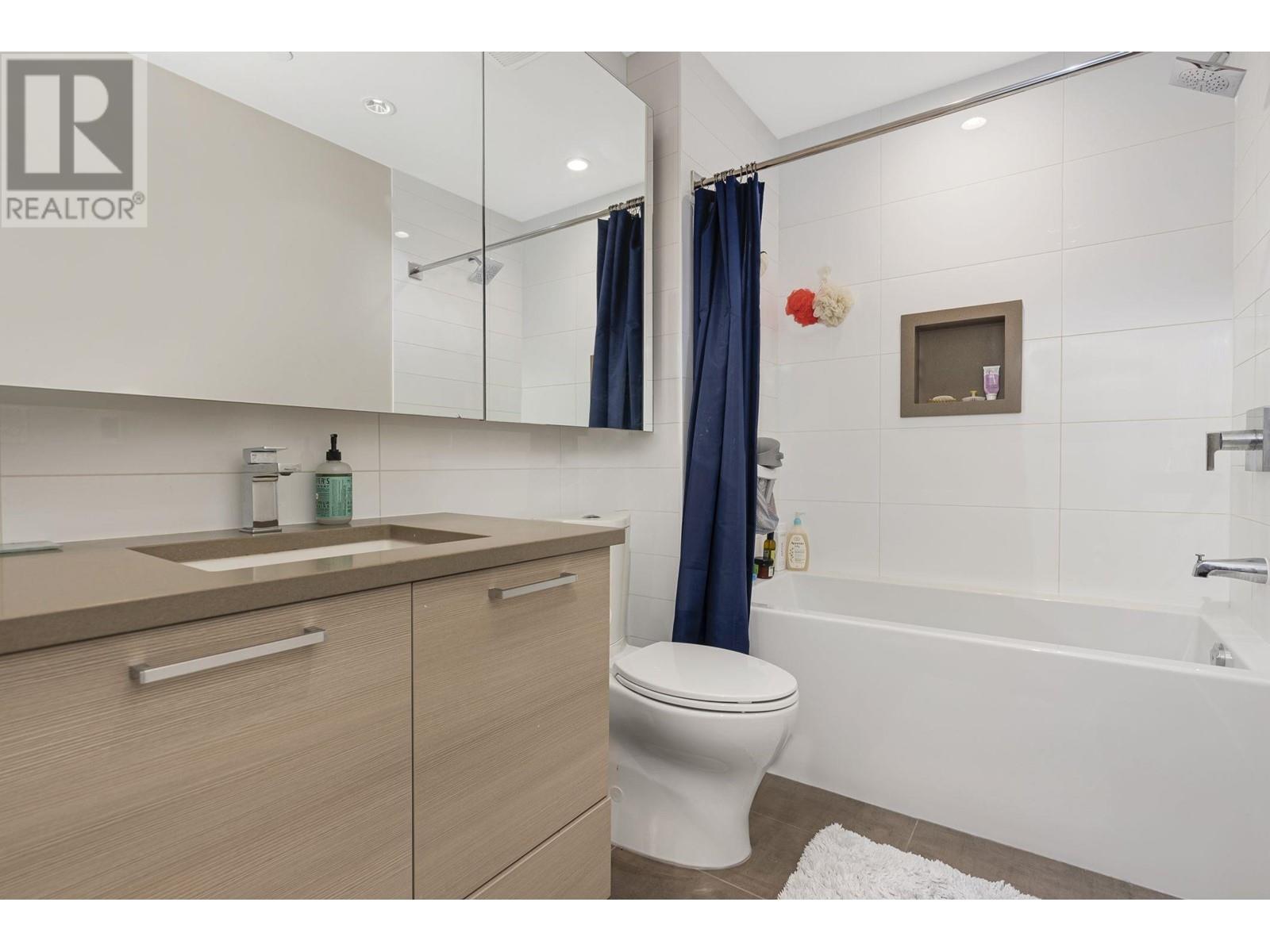 Listing Picture 18 of 40 : 102 3482 MARINE WAY, Vancouver / 溫哥華 - 魯藝地產 Yvonne Lu Group - MLS Medallion Club Member