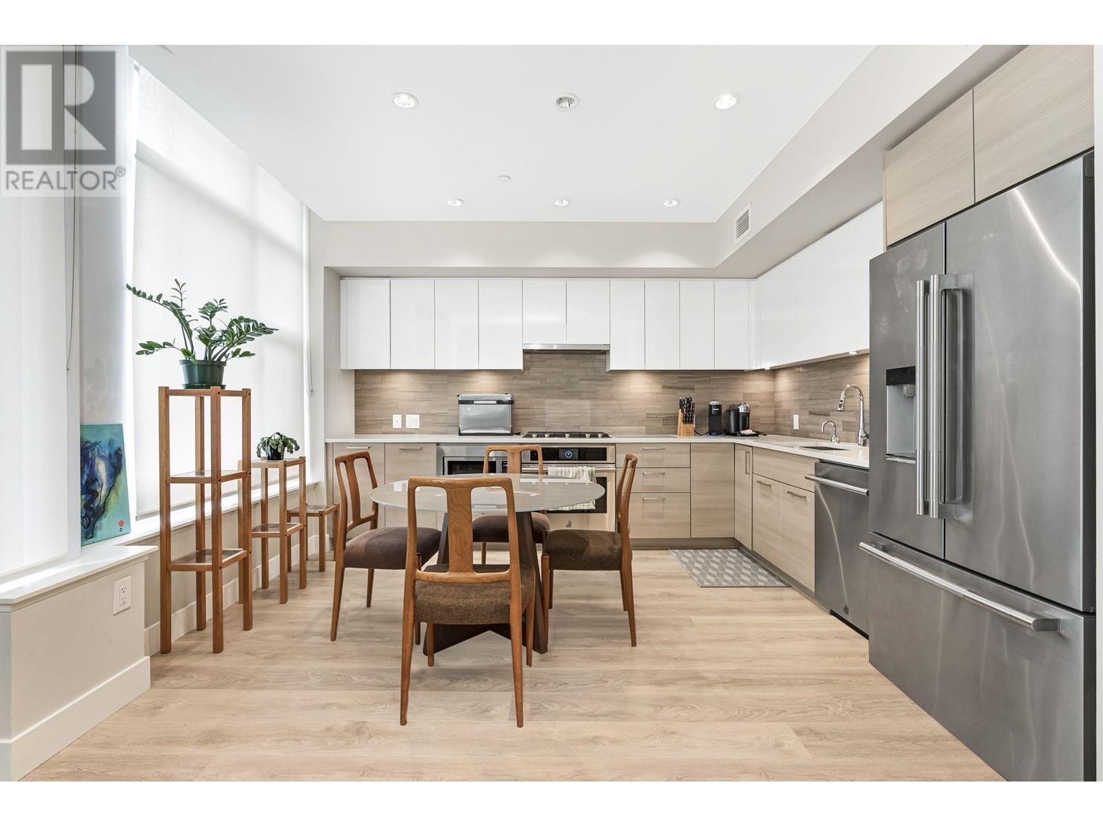 Listing Picture 7 of 40 : 102 3482 MARINE WAY, Vancouver / 溫哥華 - 魯藝地產 Yvonne Lu Group - MLS Medallion Club Member