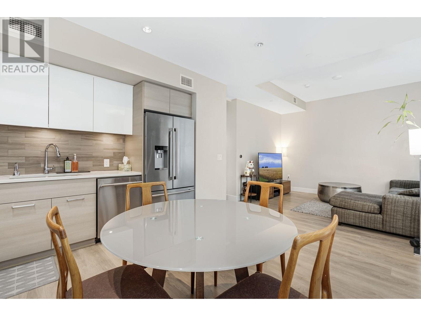 Listing Picture 10 of 40 : 102 3482 MARINE WAY, Vancouver / 溫哥華 - 魯藝地產 Yvonne Lu Group - MLS Medallion Club Member