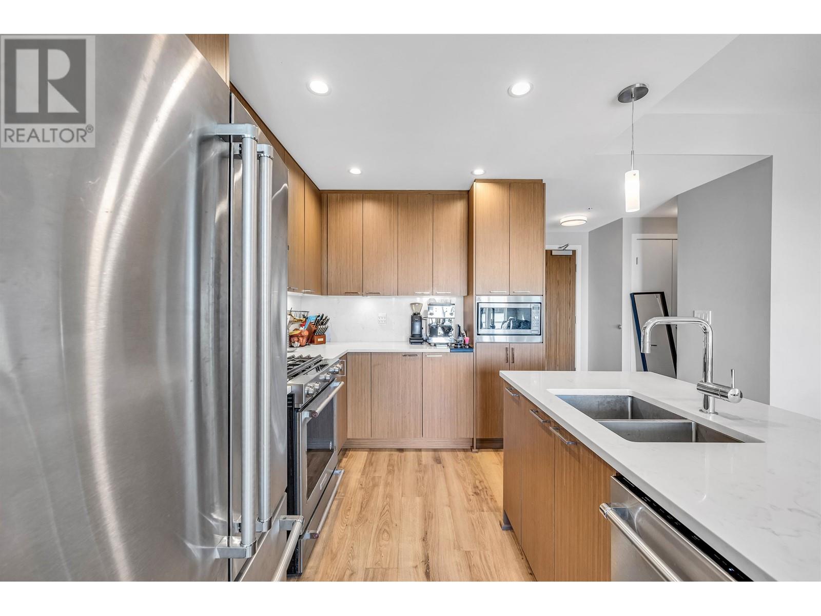 406 4289 Hastings Street, Burnaby, British Columbia  V5C 2J5 - Photo 5 - R2978479