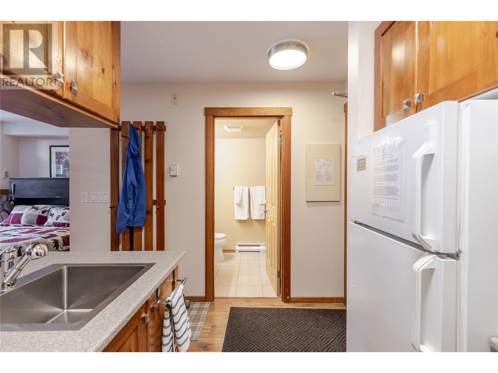 3190 Creekside Way Unit# 323, Sun Peaks, British Columbia  V0E 1Z1 - Photo 3 - 10338431