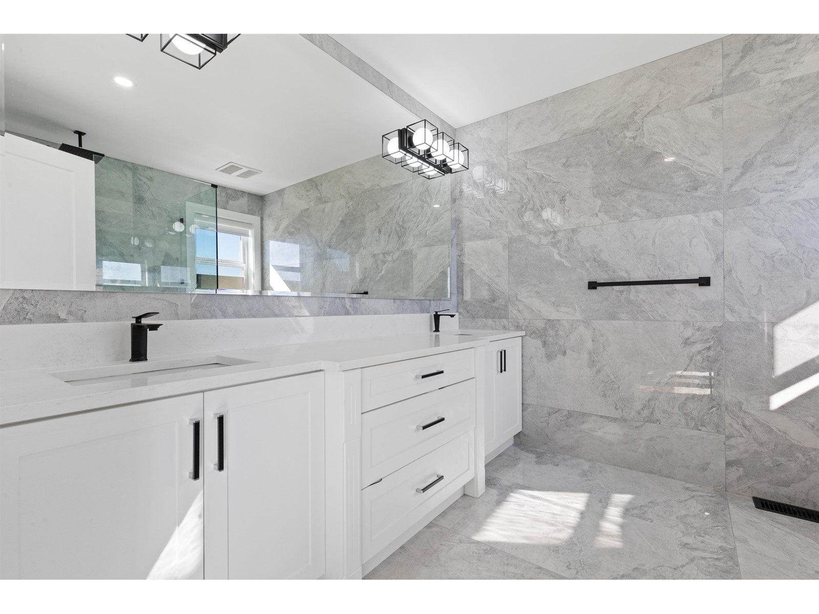 16787 16 Avenue, Surrey, British Columbia  V3Z 0T3 - Photo 12 - R2978217