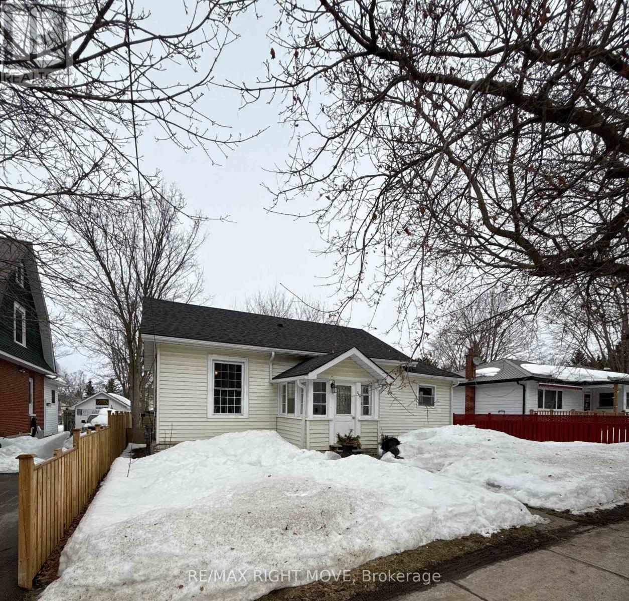 Property at 366 MAIN STREET image 2
