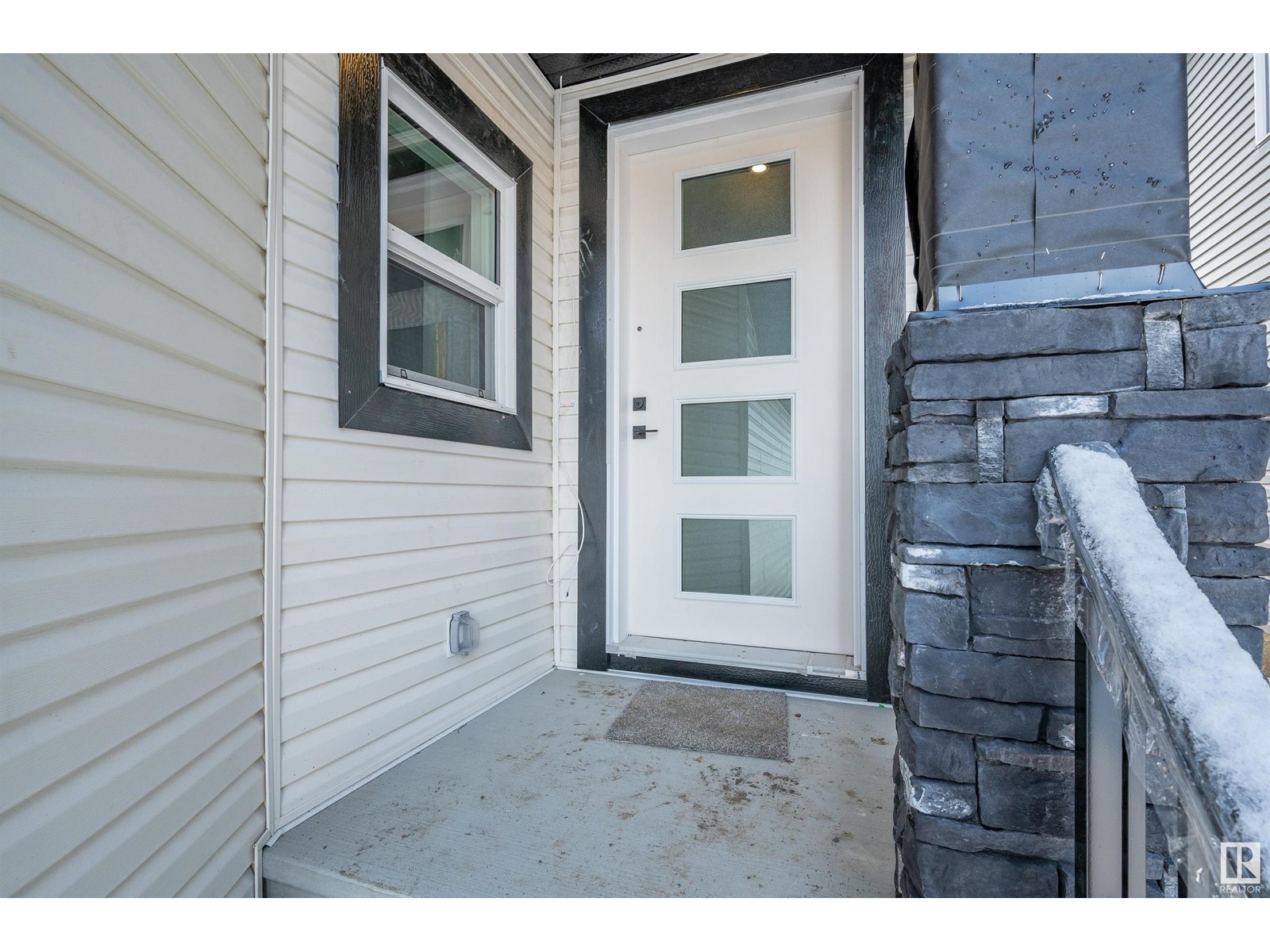 Property at 9 Blackbird Bend image 3