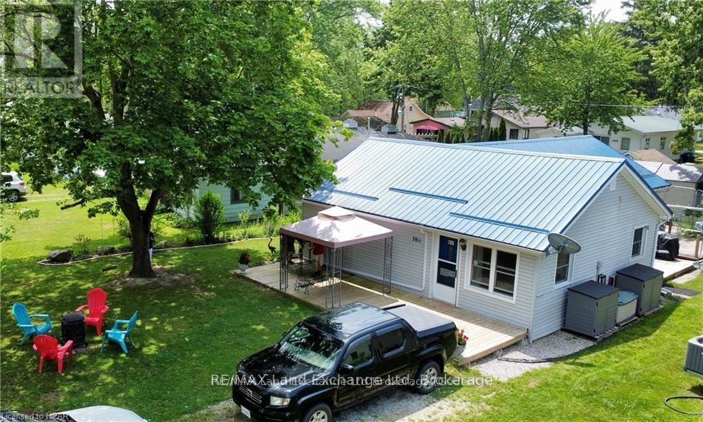 7811 Ken Street, Plympton-Wyoming, Ontario  N0N 1J6 - Photo 4 - X11969260