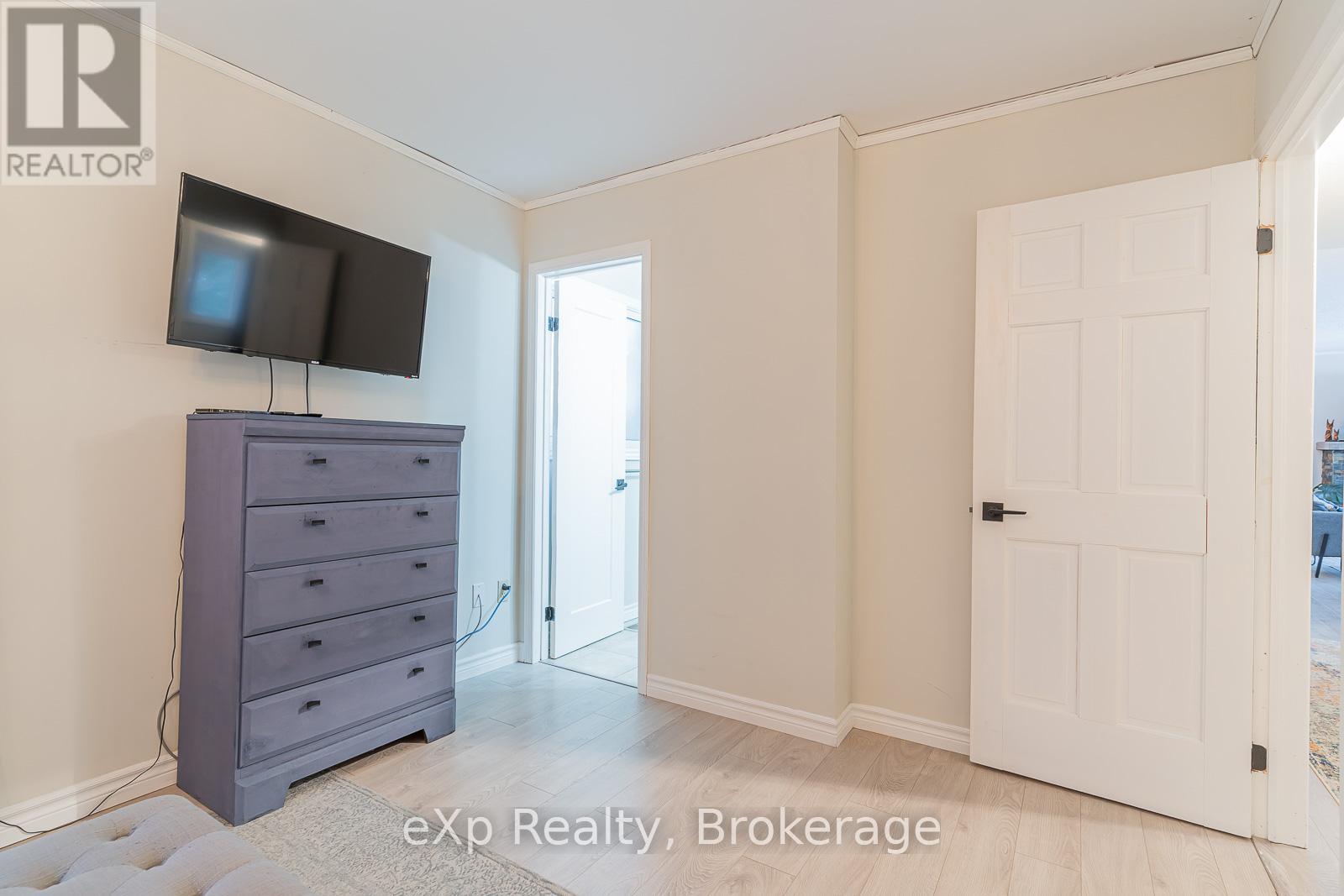 15 Mapleport Crescent, South Bruce Peninsula, Ontario  N0H 2G0 - Photo 24 - X12005119