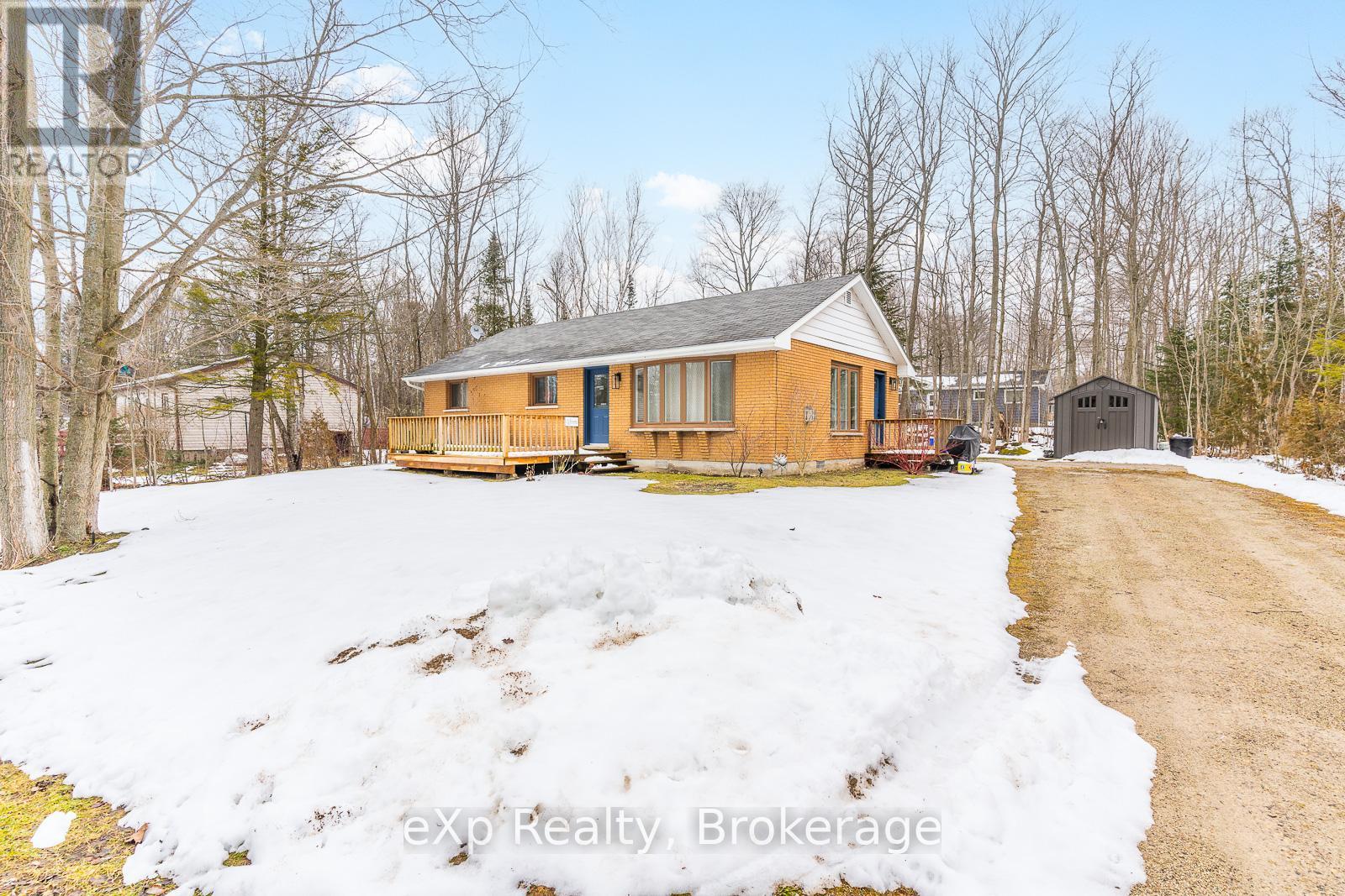 15 Mapleport Crescent, South Bruce Peninsula, Ontario  N0H 2G0 - Photo 3 - X12005119