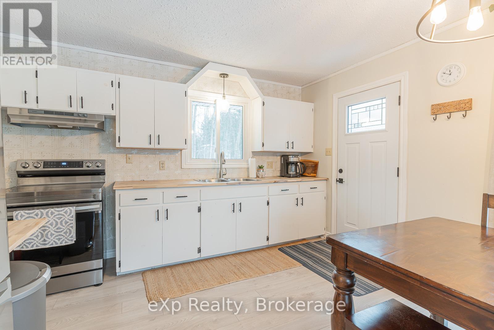15 Mapleport Crescent, South Bruce Peninsula, Ontario  N0H 2G0 - Photo 9 - X12005119
