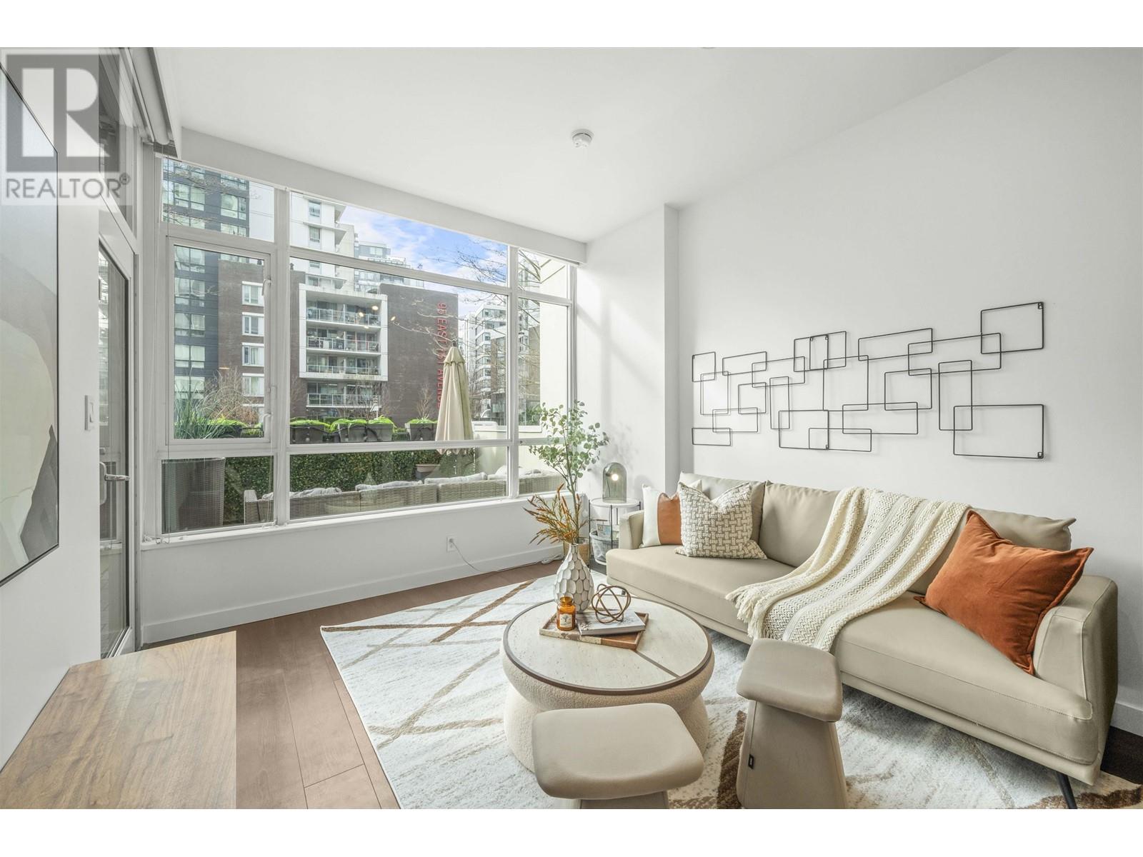 Listing Picture 10 of 25 : 1696 QUEBEC STREET, Vancouver / 溫哥華 - 魯藝地產 Yvonne Lu Group - MLS Medallion Club Member