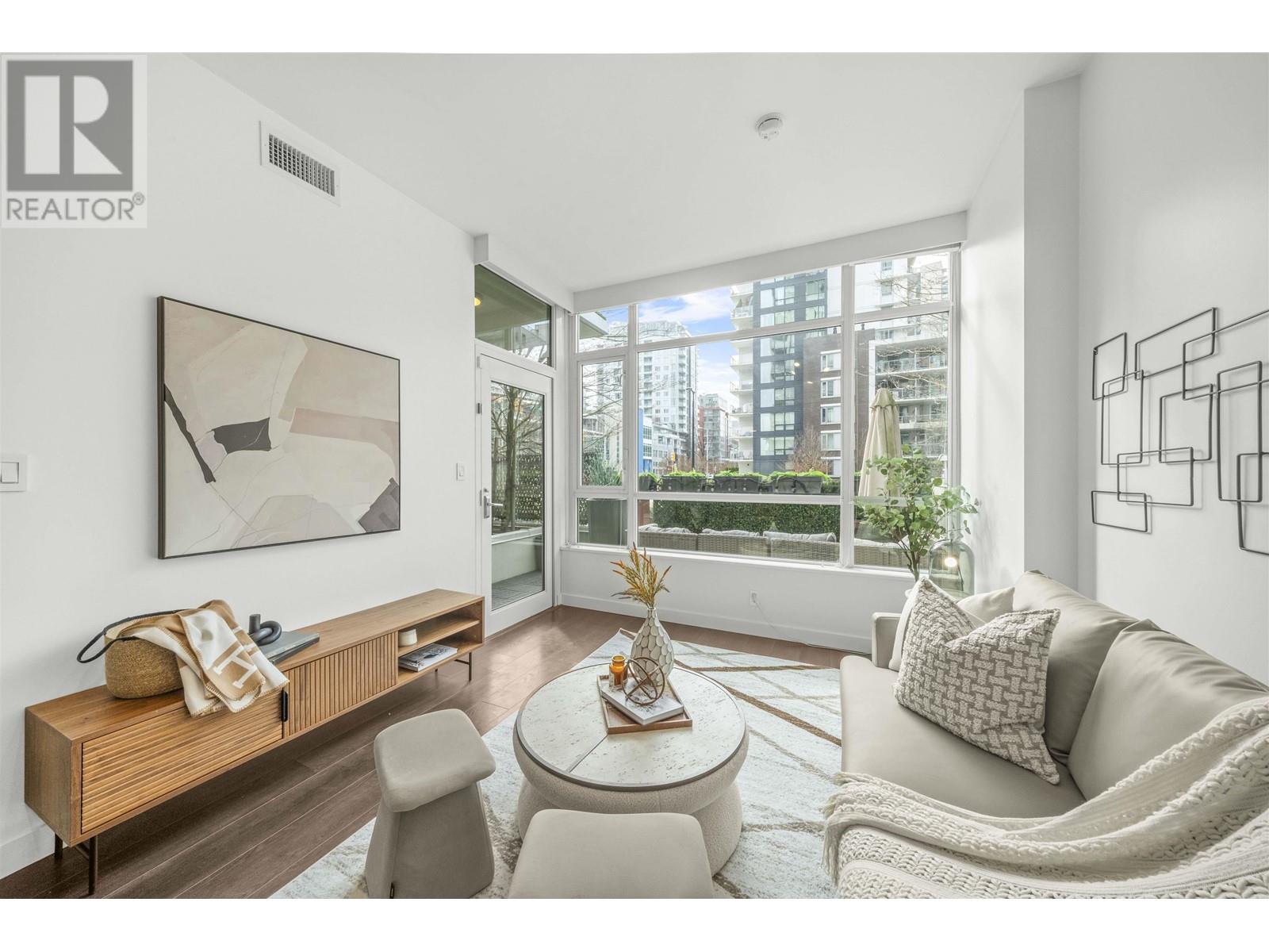 Listing Picture 11 of 25 : 1696 QUEBEC STREET, Vancouver / 溫哥華 - 魯藝地產 Yvonne Lu Group - MLS Medallion Club Member